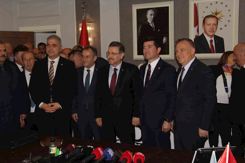 Trabzon Büyükşehir Belediyesi ve Ortahisar Belediyesi’nde devir teslim töreni
