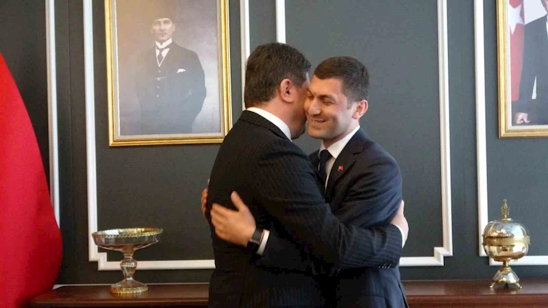 Altınordu Belediye Başkanı Ulaş Tepe görevi devraldı
