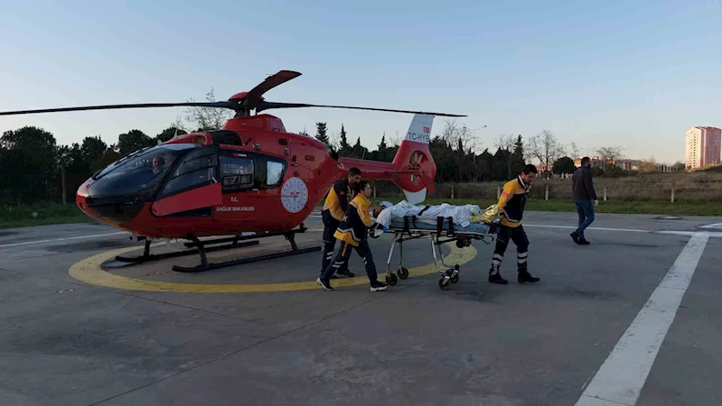 Mangal yakmak isterken benzinin parlaması sonucu yandılar: Yardıma ambulans helikopter yetişti
