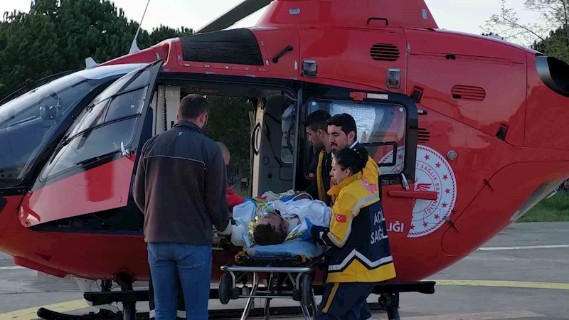 Mangal yakmak isterken benzinin parlaması sonucu yandılar: Yardıma ambulans helikopter yetişti
