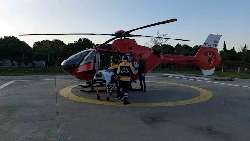 Mangal yakmak isterken benzinin parlaması sonucu yandılar: Yardıma ambulans helikopter yetişti
