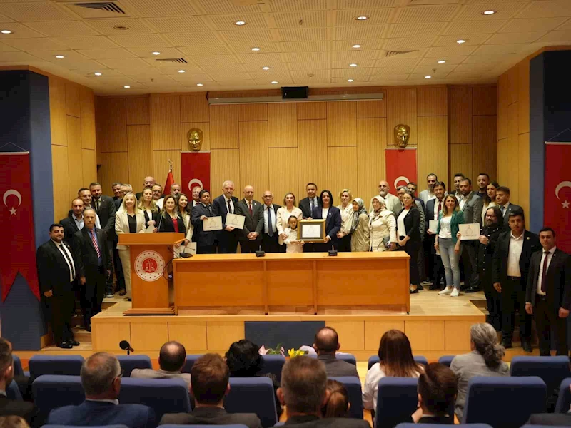 Kastamonu Belediye Başkanı Hasan Baltacı mazbatasını aldı
