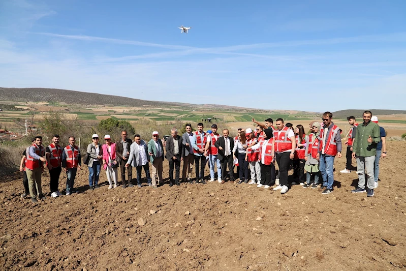 Amasya Üniversitesi’nden kenevir yetiştiriciliğine destek
