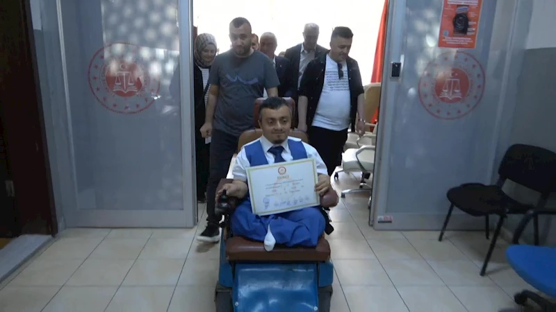 Cam kemik hastası meclis üyesi mazbatasını aldı
