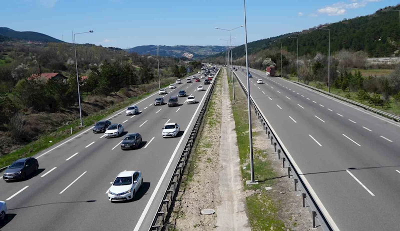 Bayram göçü sürüyor: Trafik durma noktasına kadar geliyor
