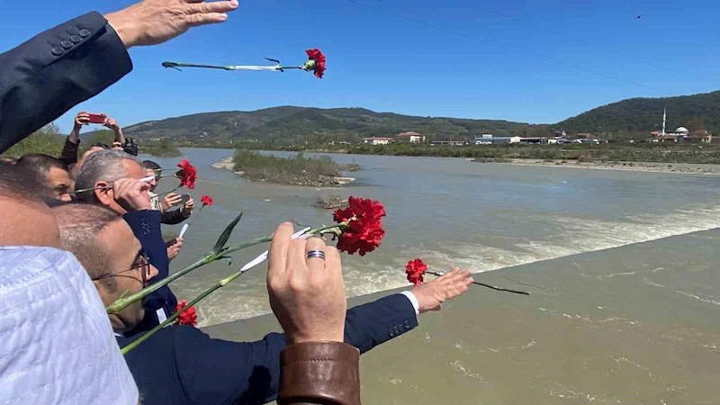 Köprü faciasında hayatını kaybedenler dualarla anıldı
