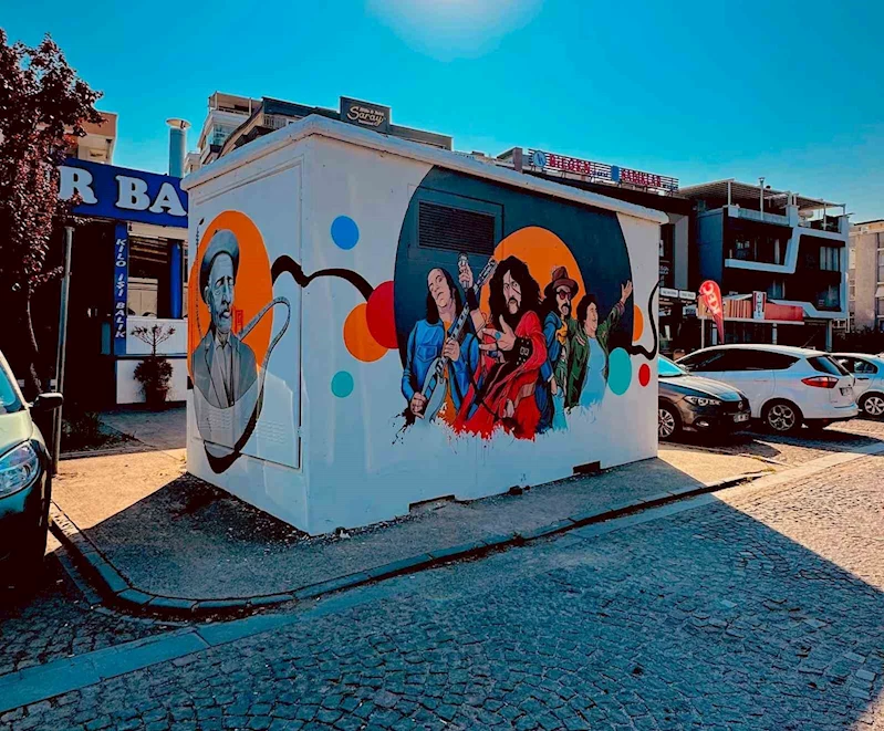 Resim öğretmeni elektrik trafolarını tuval gibi kullanıyor, çizdiği resimler hayran bırakıyor
