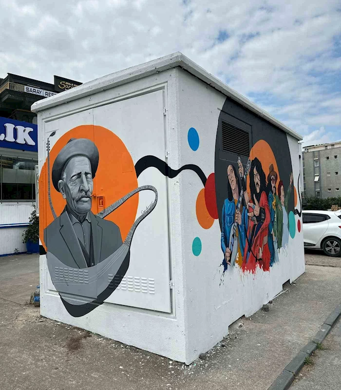 Resim öğretmeni elektrik trafolarını tuval gibi kullanıyor, çizdiği resimler hayran bırakıyor
