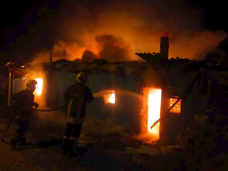 Çorum’da yangın: 55 koyun telef olurken 1 ev ve ahır yandı
