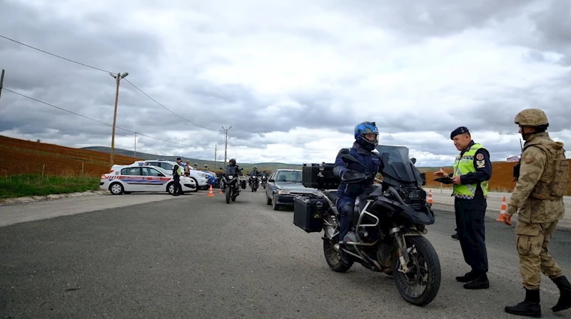 Bayburt’ta jandarma ekiplerinden bayram öncesi dronlu denetim
