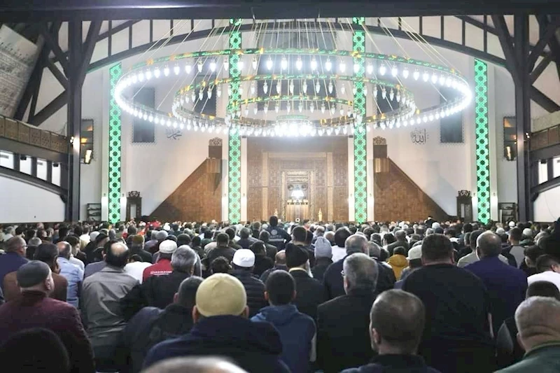 Canik’te binlerce kişi Kadir Gecesi’nde buluştu
