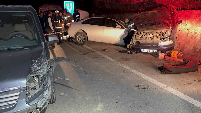 Düzce’de zincirleme kaza: 1 ölü, 3 yaralı
