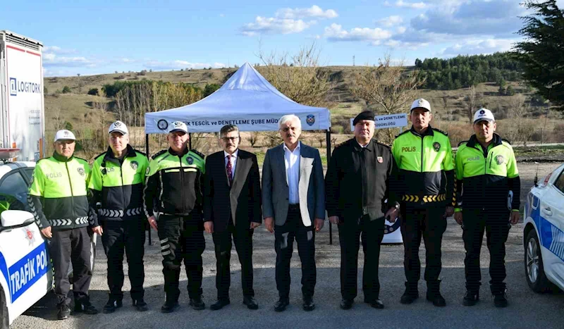 Vali Kılıç, trafik kontrol noktalarını denetledi
