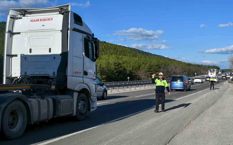 Vali Kılıç, trafik kontrol noktalarını denetledi
