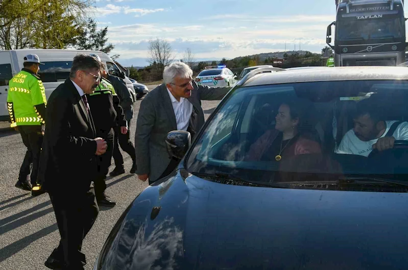 Vali Kılıç, trafik kontrol noktalarını denetledi

