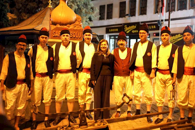 Tarihi sokaklar tulumbacıların sesleriyle inledi
