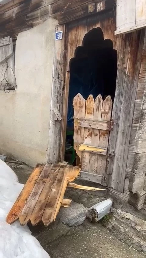 Bayram tatili için geldikleri yayladaki evlerini gördüklerinde şoke oldular
