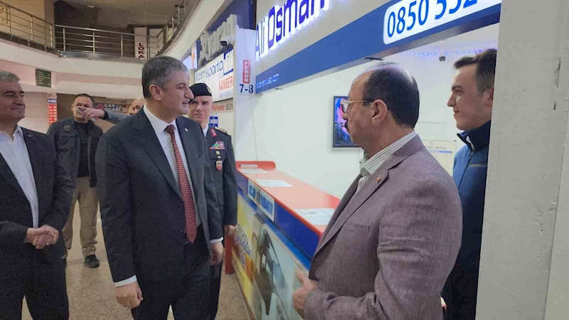 Vali Yavuz tatilcileri terminalden uğurladı
