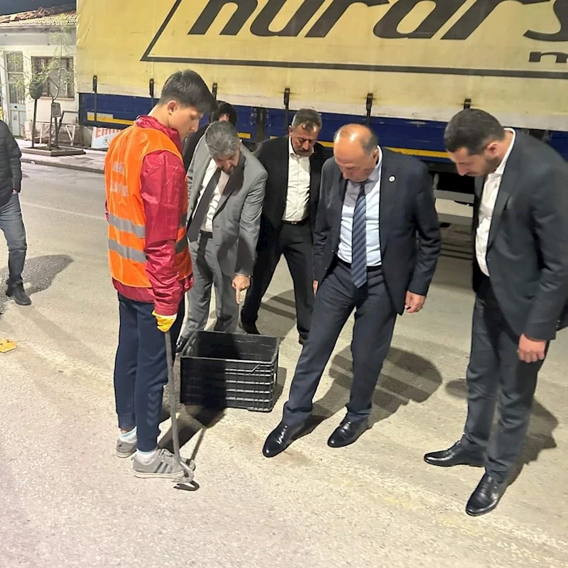 Alaca’da plastik yol butonları söküldü
