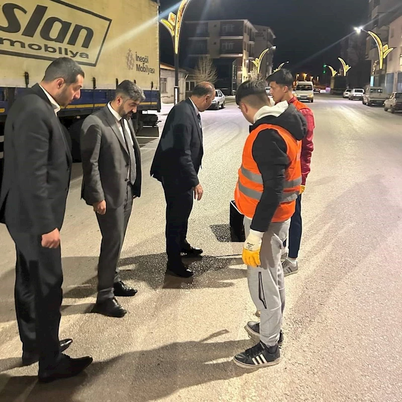 Alaca’da plastik yol butonları söküldü
