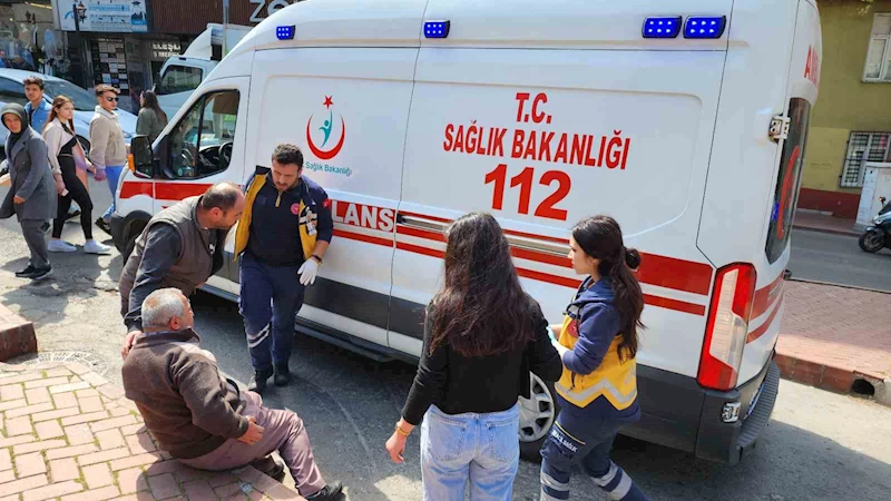 Yoldan karşıya geçmek isteyen adama otomobil çarptı: 1 yaralı
