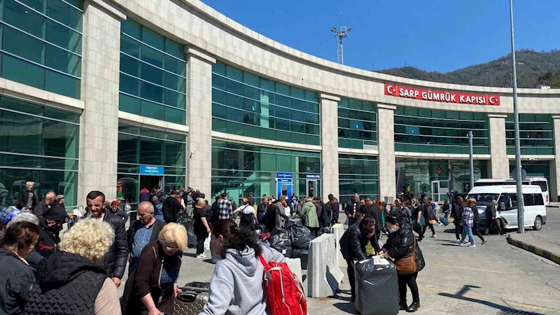 Sarp Sınır Kapısı’nda bayram yoğunluğu
