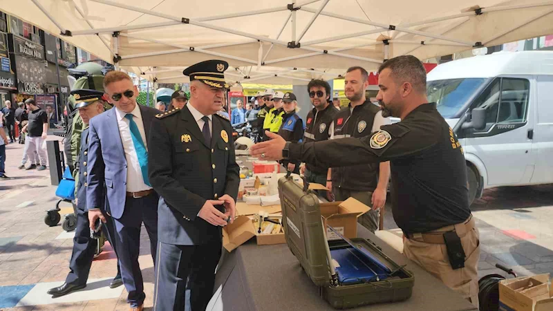 Polis haftasında narkotik köpeği vatandaşın ilgi odağı oldu

