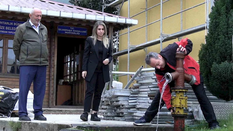 Rize merkezin ilk kadın muhtarı mazbatasını aldı
