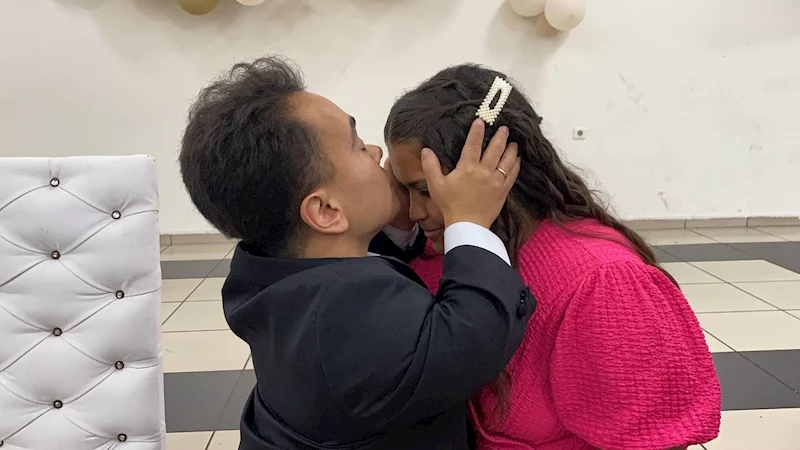 Akondroplazi hastası gençlerin sevgileri engel tanımadı
