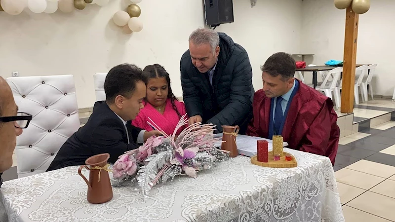 Akondroplazi hastası gençlerin sevgileri engel tanımadı
