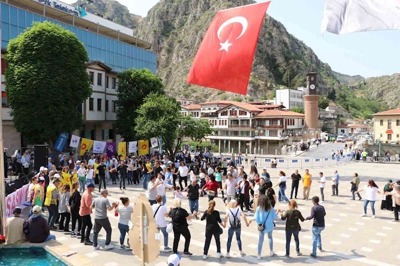 1 Mayıs Amasya’da halaylarla kutlandı
