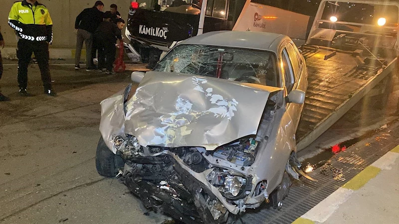 Otomobil karşı şeride geçip yolcu otobüsü ile çarpıştı: 2 yaralı
