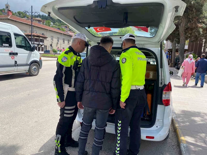 Motosiklet ile tehlikeli yolculuğa polis ekiplerinden ceza

