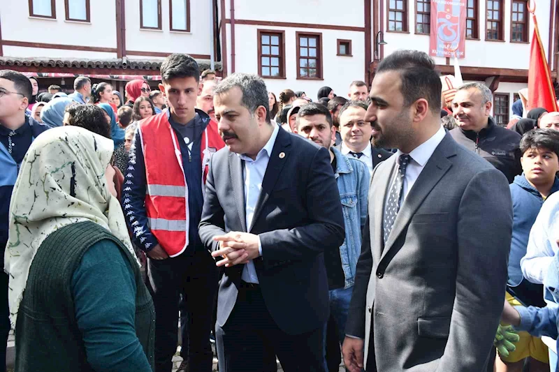 Vezirköprü’de Kızılay Sokak Şenliği
