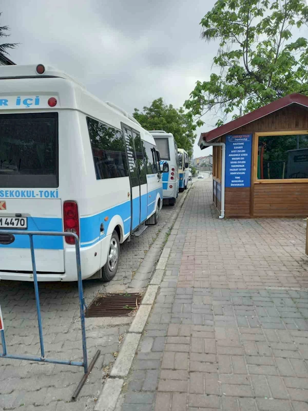 Devrek’te yaya yoluna yapılan dolmuş durağı tepki çekiyor
