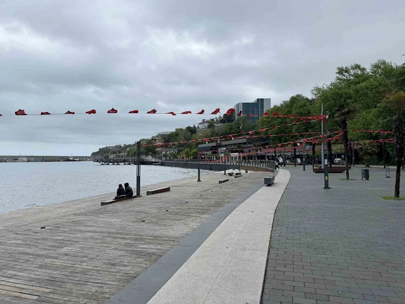 Havalar soğudu, sahiller boş kaldı
