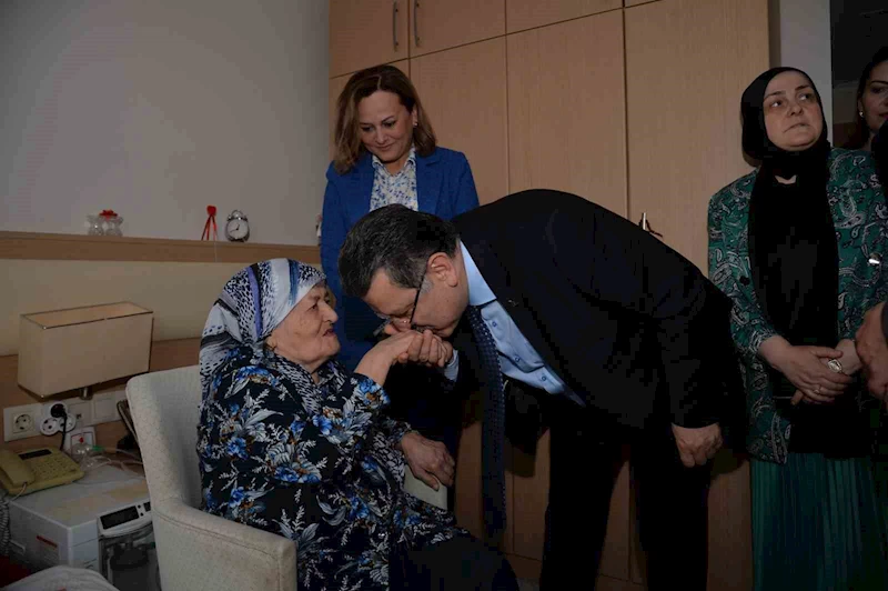 Başkan Genç’ten Anneler Günü’nde anlamlı ziyaret
