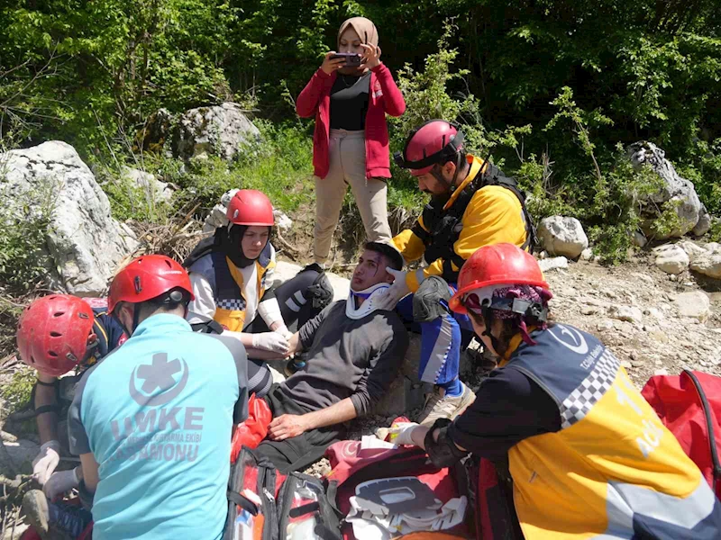 Binlerce turistin ziyaret ettiği kanyonda gerçeğini aratmayan tatbikat
