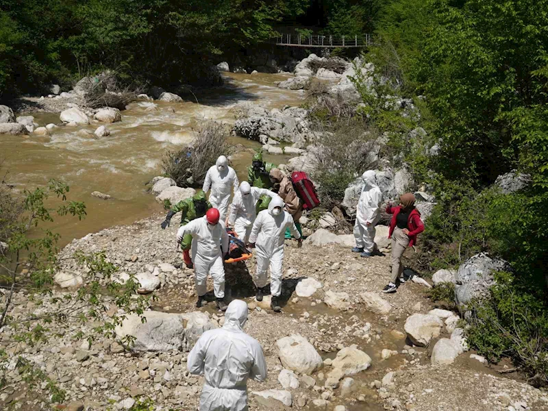 Binlerce turistin ziyaret ettiği kanyonda gerçeğini aratmayan tatbikat
