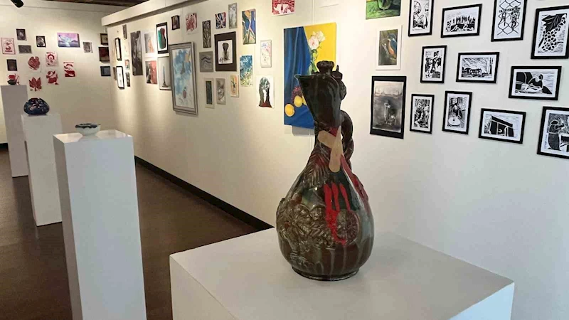 Kastamonulu öğrenciler yabancı sanatçıların bulunduğu sergide eserlerini sergiledi
