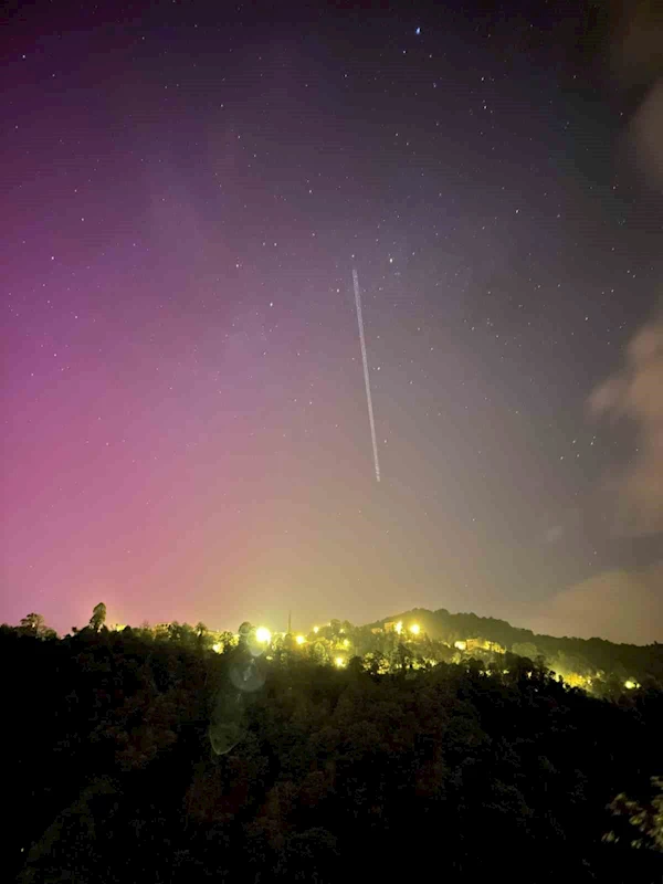 Kuzey Işıkları kuzeyin Kuzeyce köyünden görüntülendi
