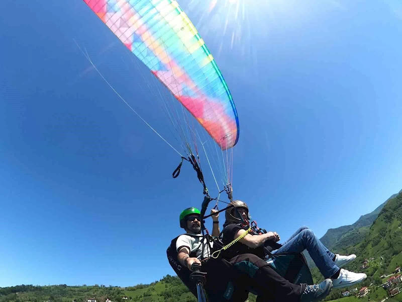 Engelli bireyler Artvin rüzgarında özgürlüğe kanat açtı
