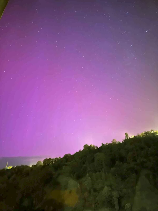 Kuzey Işıkları kuzeyin Kuzeyce köyünden görüntülendi
