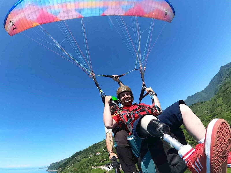 Engelli bireyler Artvin rüzgarında özgürlüğe kanat açtı
