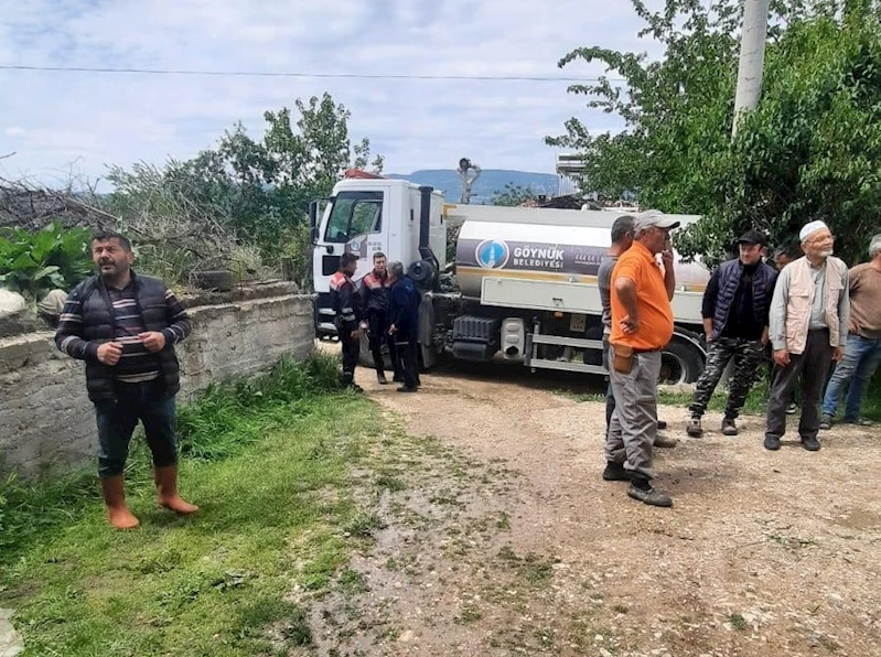 İki katlı ev, çıkan yangında kullanılamaz hale geldi
