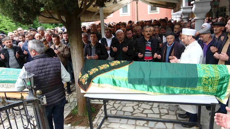 Anneler gününün ilk saatlerinde feci kazada can vermiştiler: Yan yana toprağa verildiler
