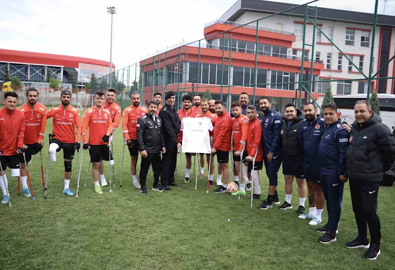 İl Jandarma Komutanı Çetinkaya’dan Ampute Milli Takımı’na destek
