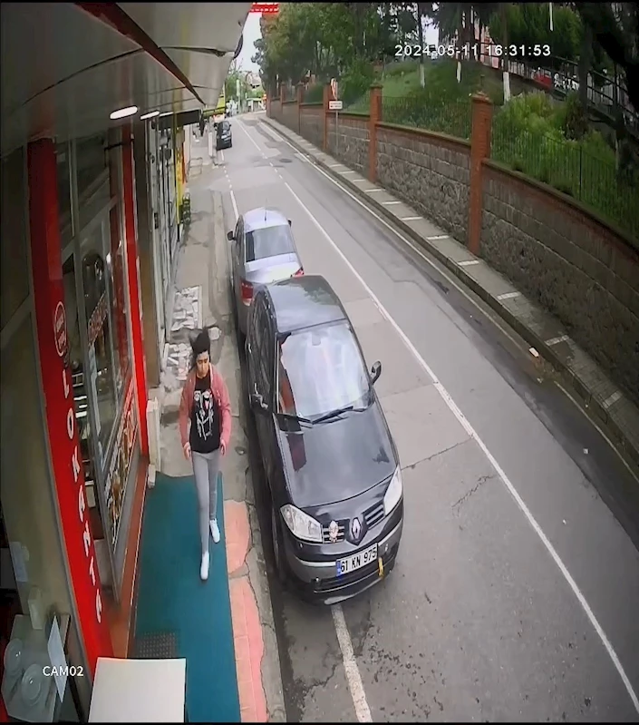 Fırtına az kalsın faciaya yol açacaktı, o anlar güvenlik kamerasına yansıdı
