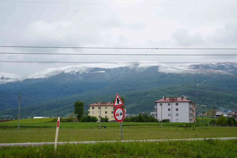 Mayıs karı Akdağ’ı beyaza bürüdü
