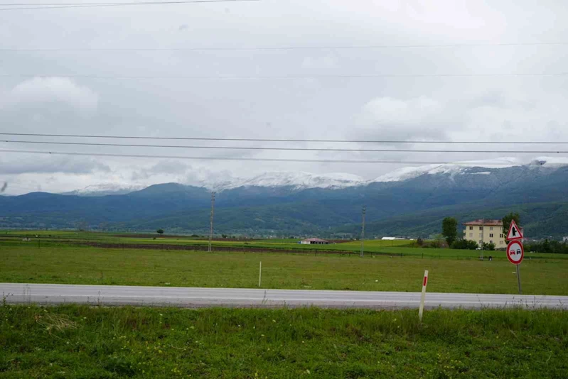 Mayıs karı Akdağ’ı beyaza bürüdü
